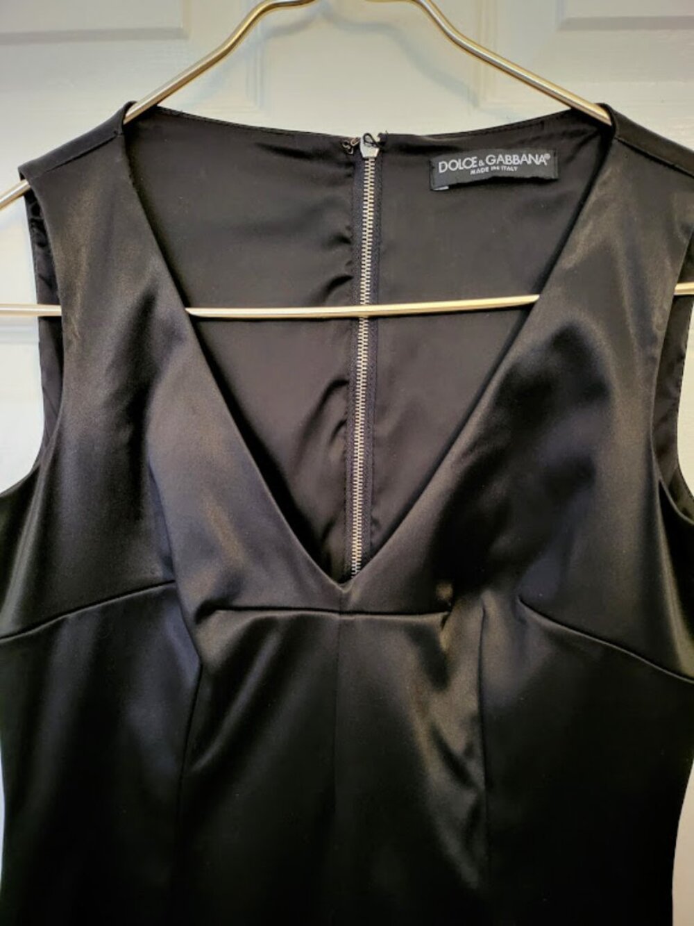 DOLCE & GABBANA BLACK SATIN SLEEVELESS SHEATH DRESS 42